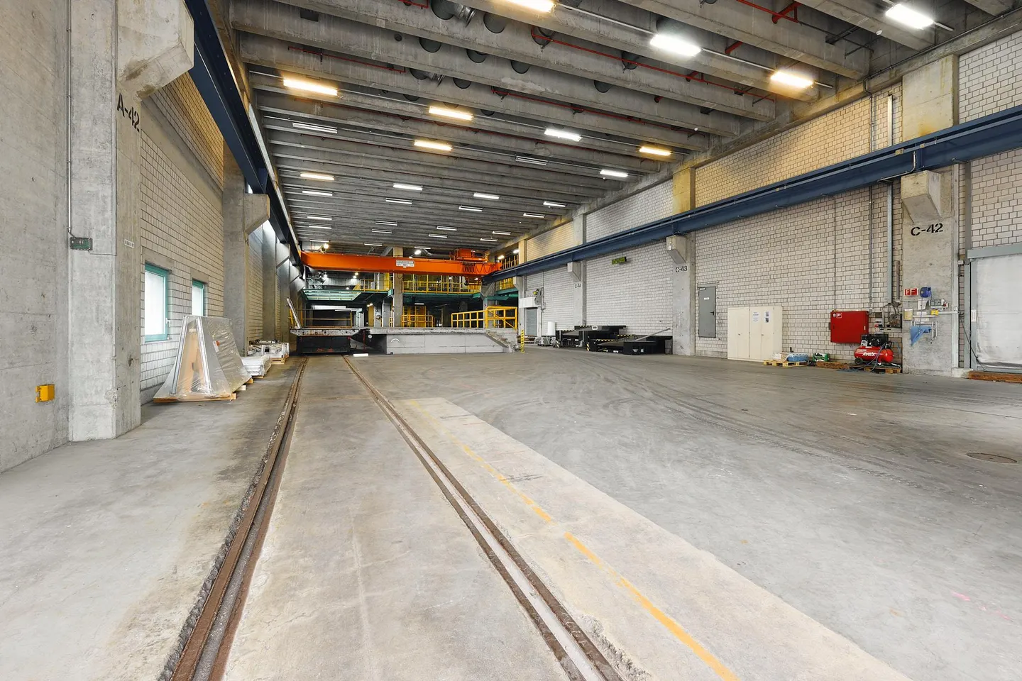 4,000 m² Commercial Hall in Biberist - Photo 2 of 11