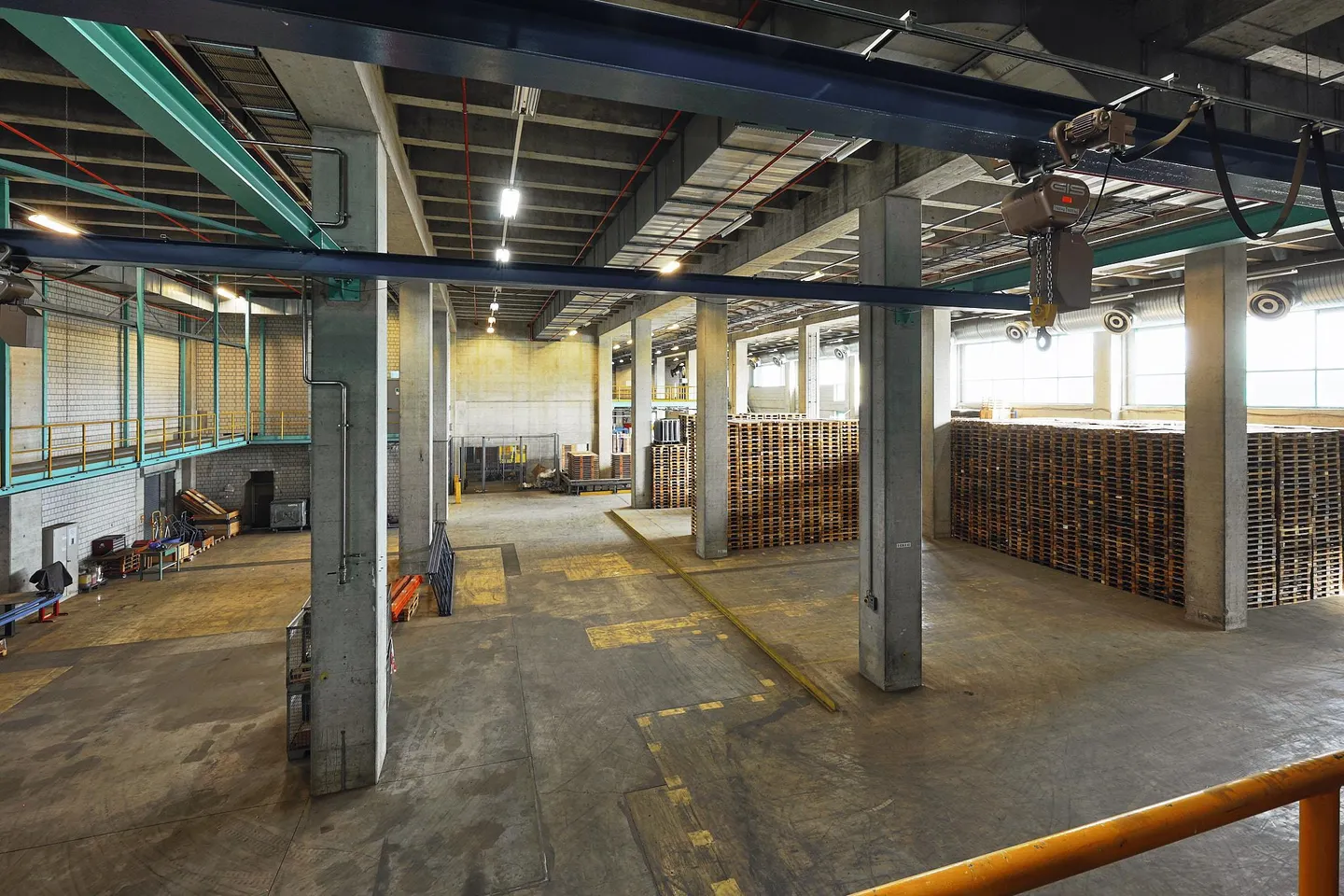 2,200 m² Commercial Space in Biberist - Photo 2 of 6