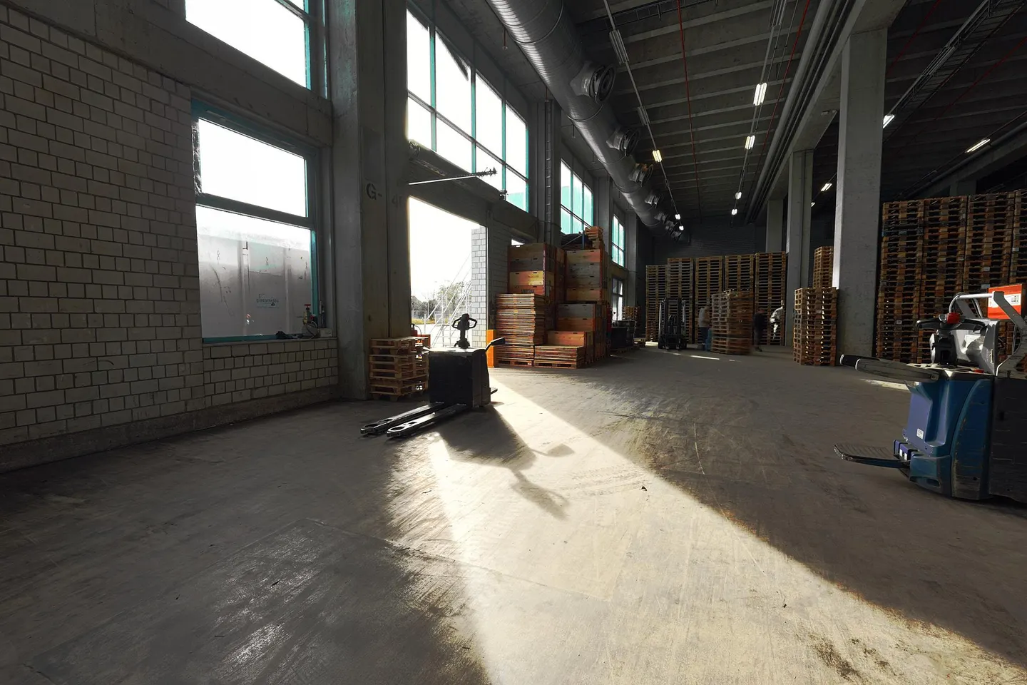 2,200 m² Commercial Space in Biberist - Photo 3 of 6