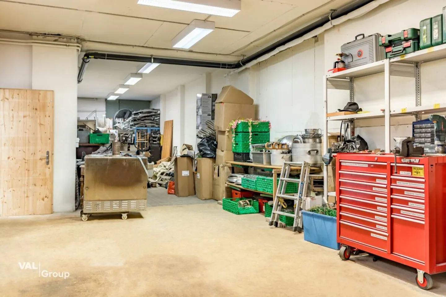 Versatile usable premises centrally located in Brig - Photo 8 of 13