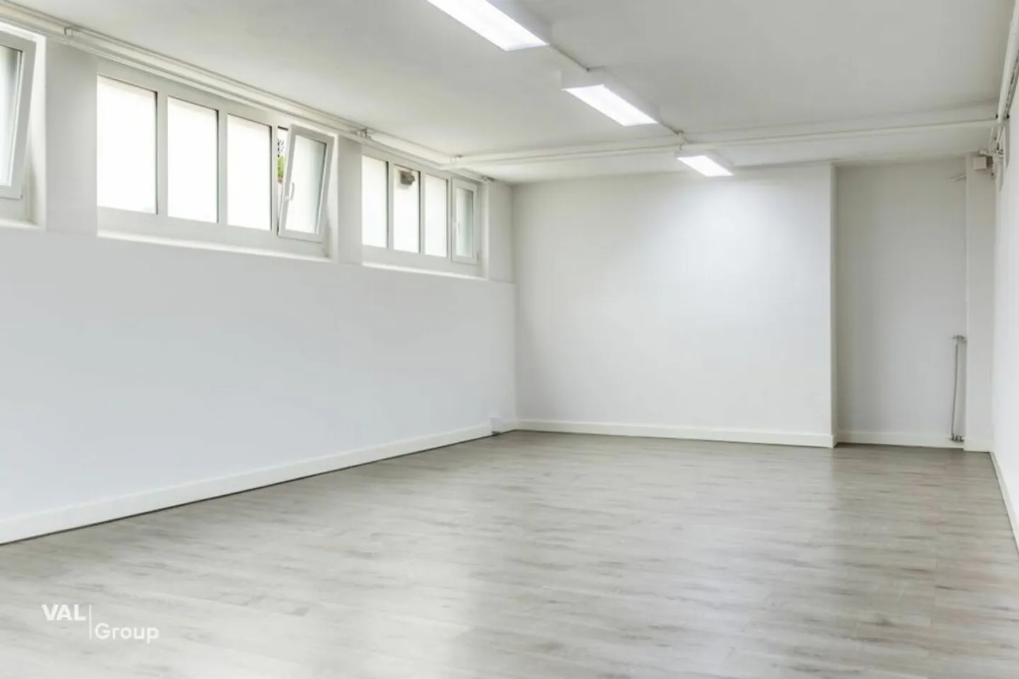 Versatile usable premises centrally located in Brig - Photo 1 of 13