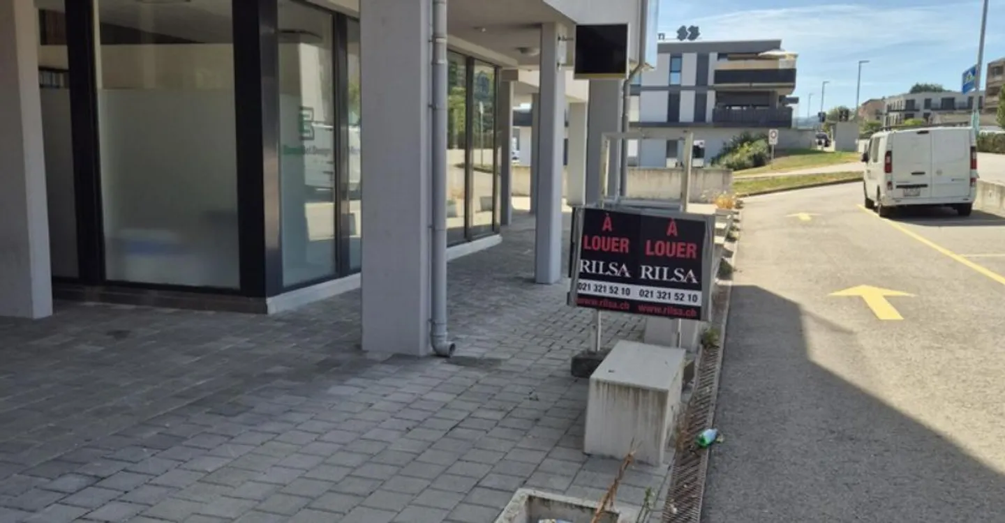 Espace Commercial avec Grande Visibilité - Photo 1 sur 13