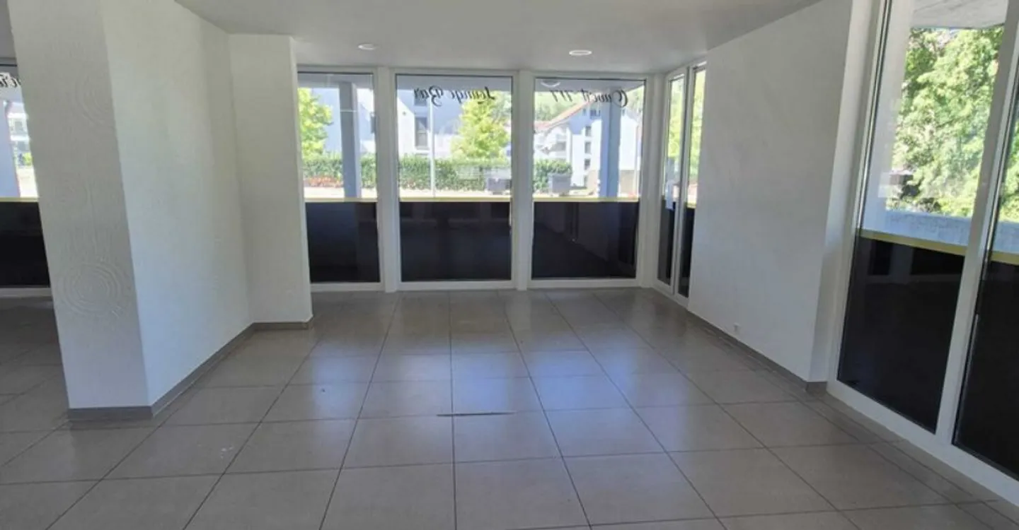 Espace Commercial avec Grande Visibilité - Photo 11 sur 13