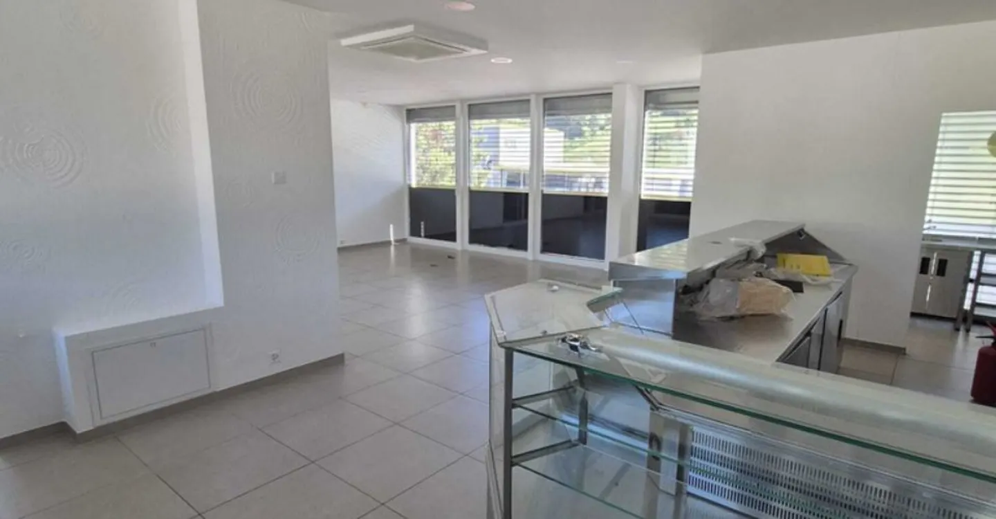 Espace Commercial avec Grande Visibilité - Photo 10 sur 13