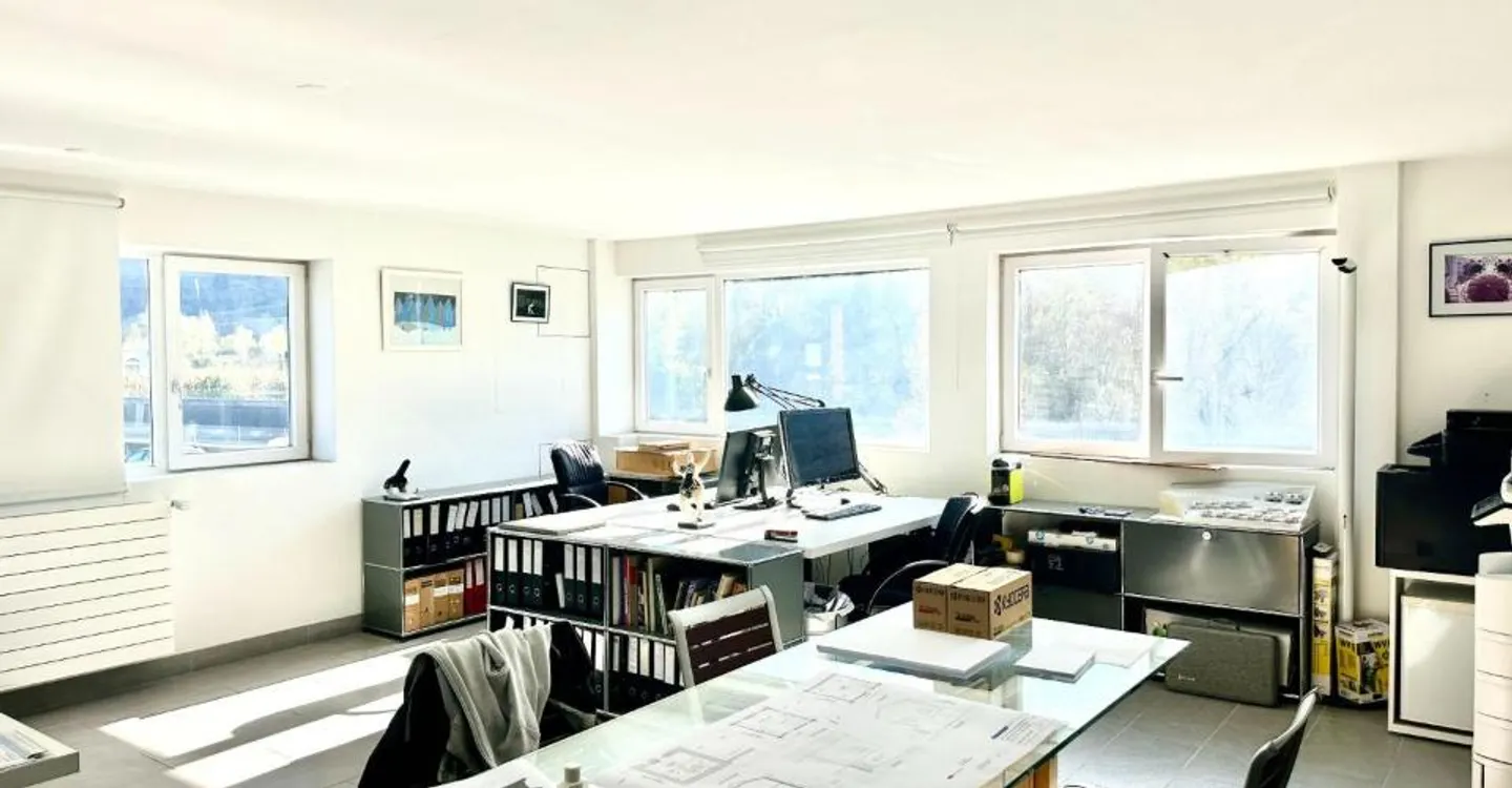 Bureau lumineux à Uvrier - Photo 3 sur 3