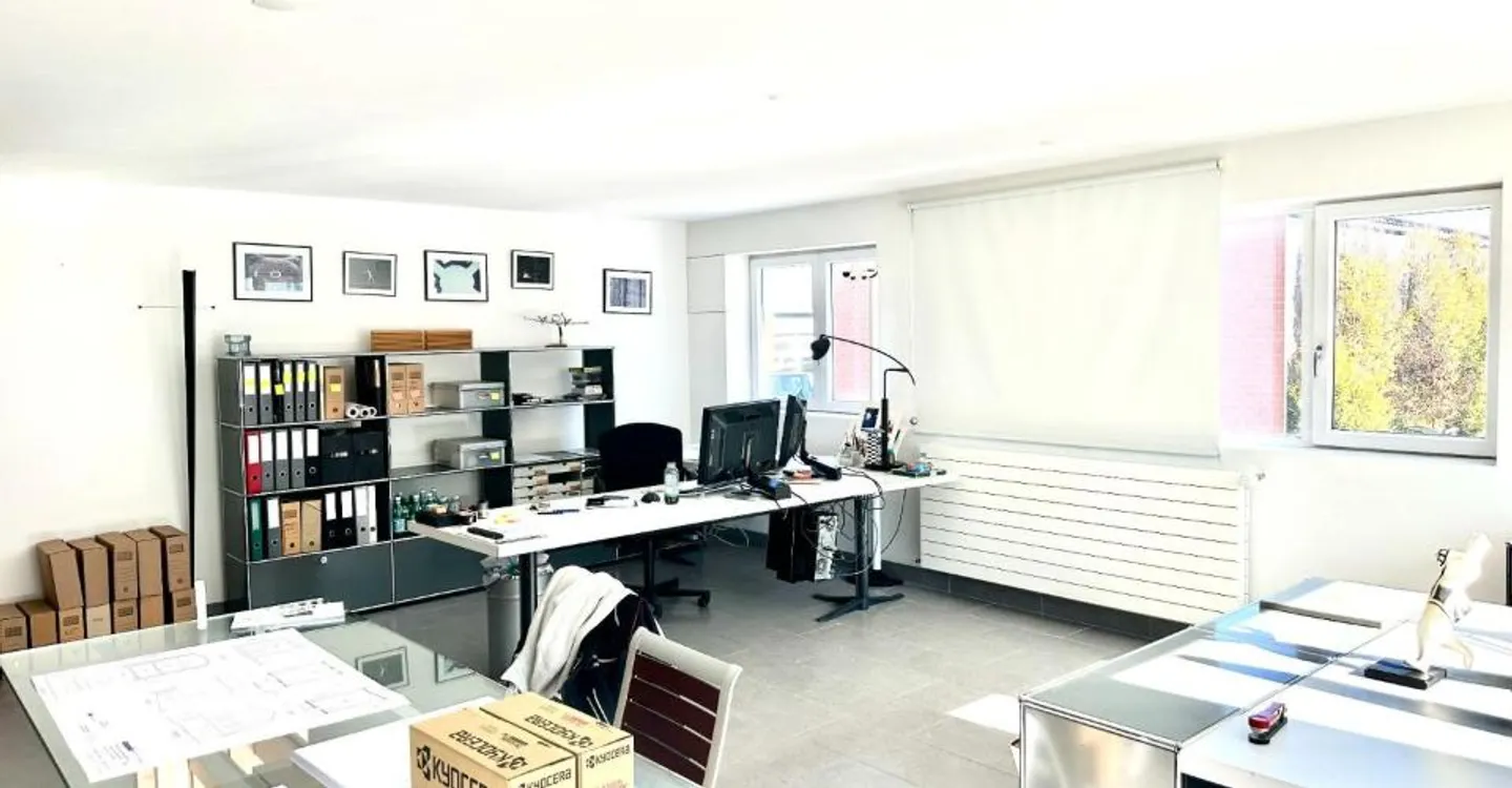 Bureau lumineux à Uvrier - Photo 1 sur 3