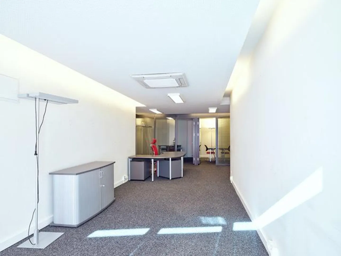 Schöner Gewerberaum von 70m2 zur Miete im Herzen von Romont - Foto 2 von 7