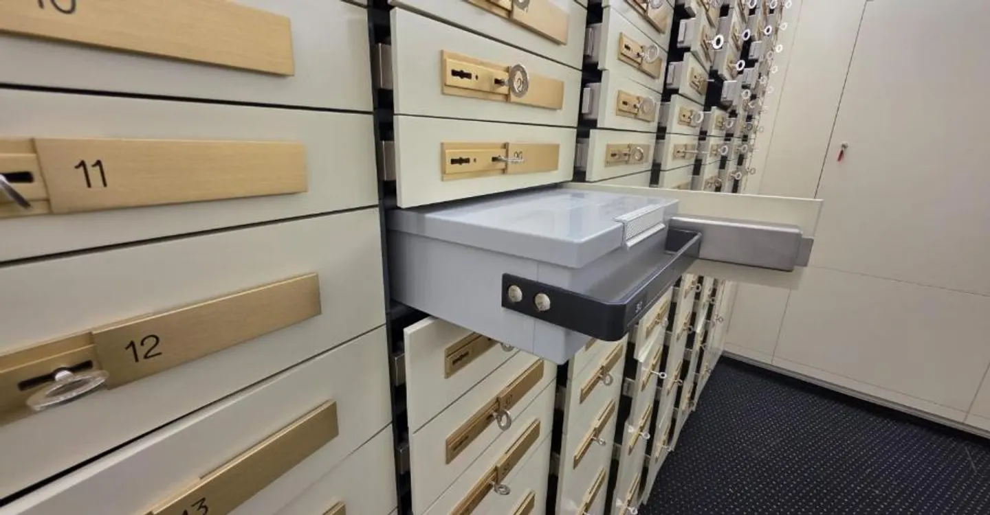 For rent Strong room with 500 safes District of Porrentruy - Photo 1 of 6