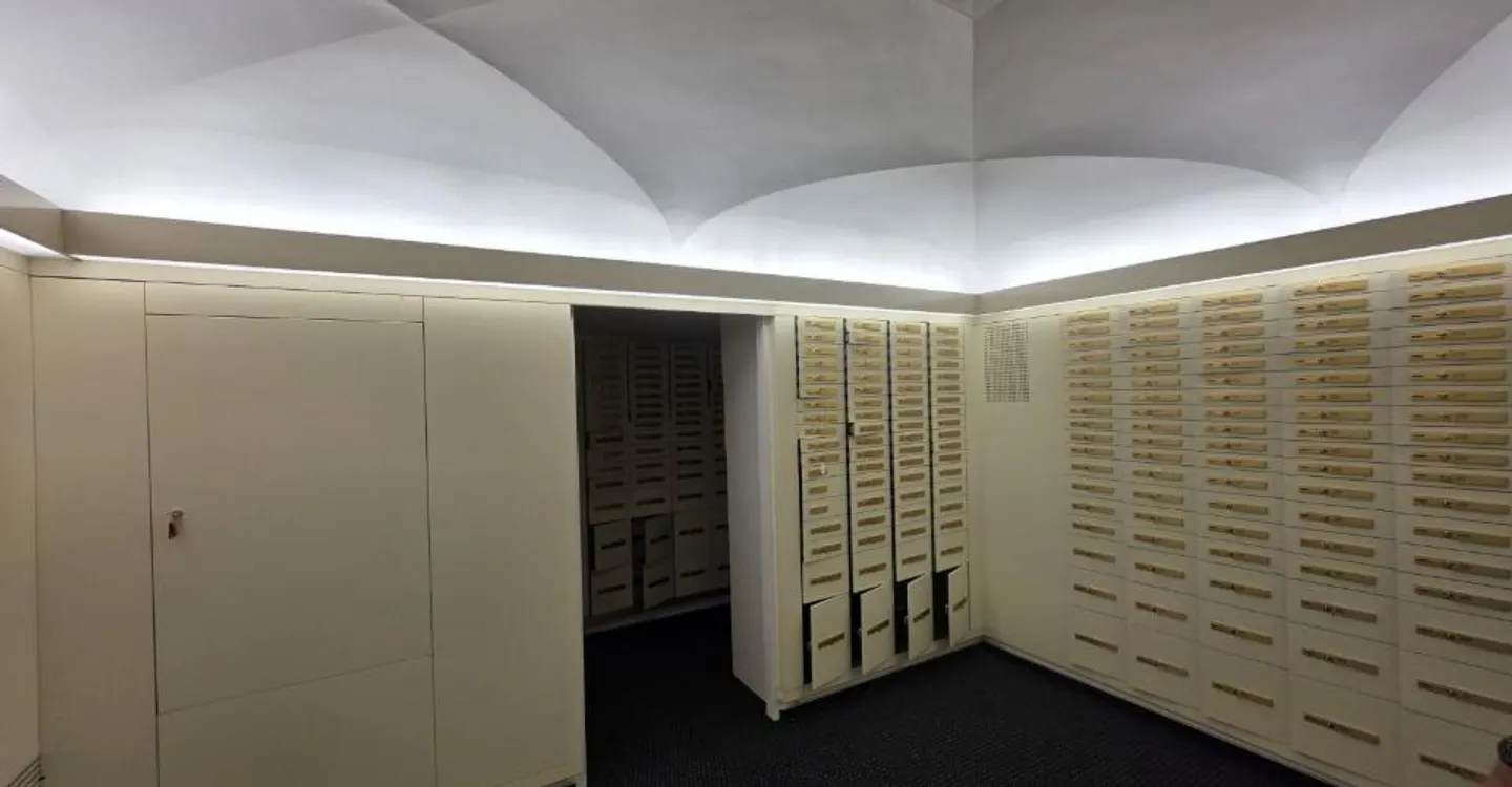 For rent Strong room with 500 safes District of Porrentruy - Photo 2 of 6