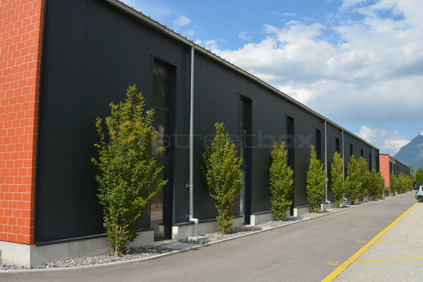 Streetbox de 60m2 à louer, très bien situé ! - 1er loyer offert - Foto 2 di 4