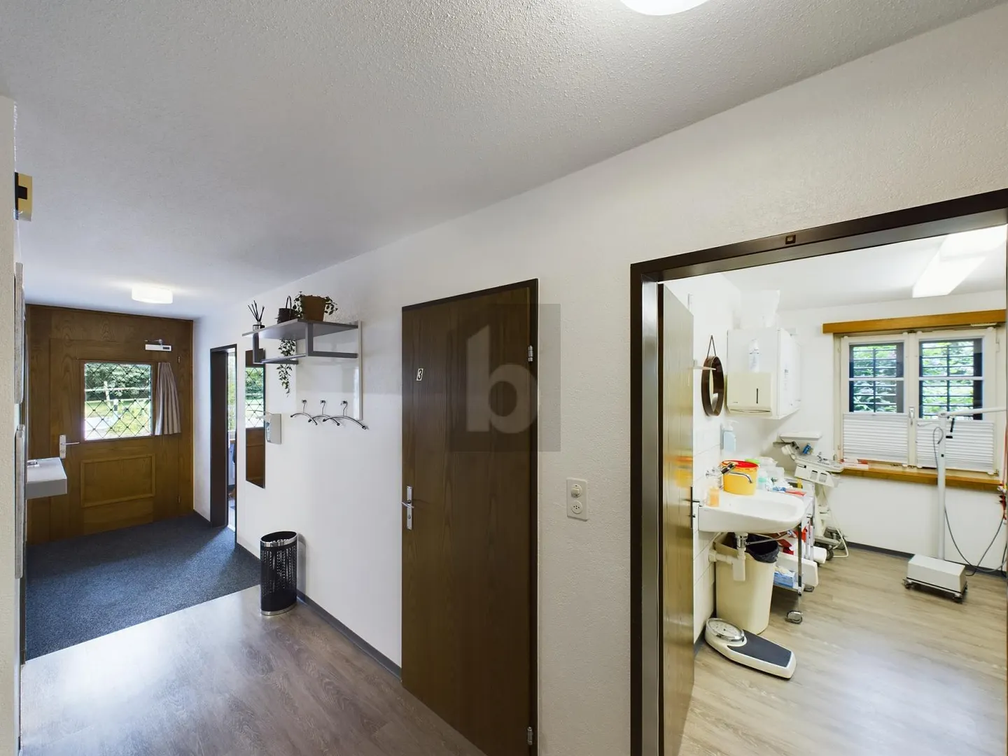 Office Space in Green Location - Photo 2 of 5