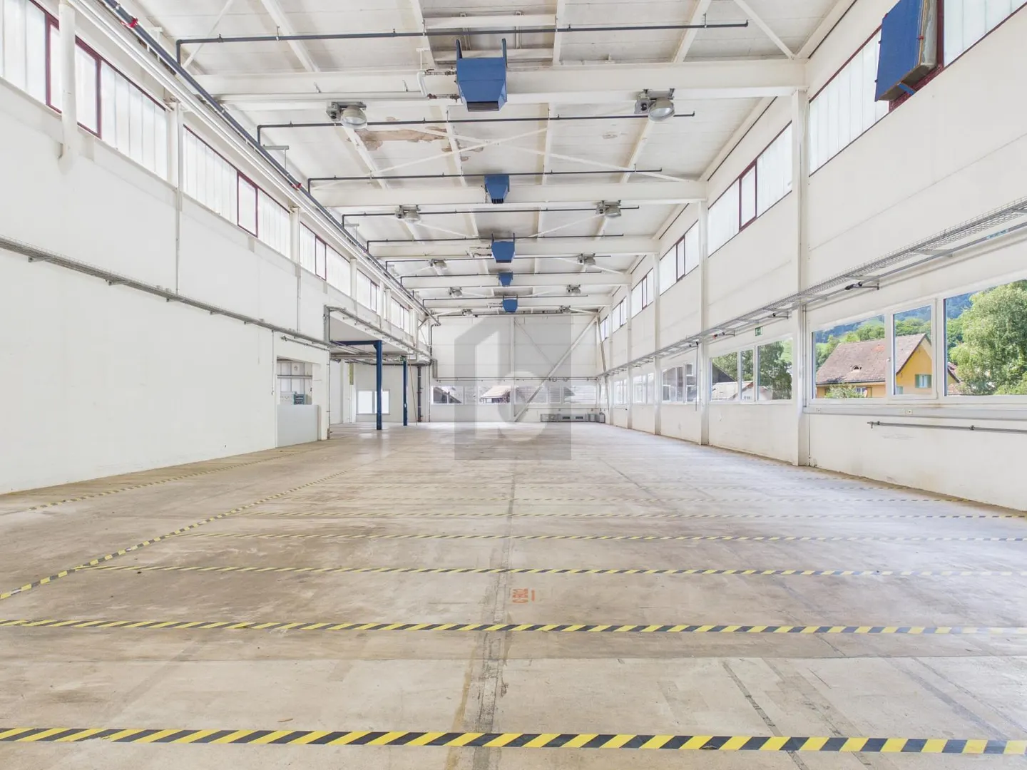 Geräumige Halle für Handwerker - Foto 4 von 6