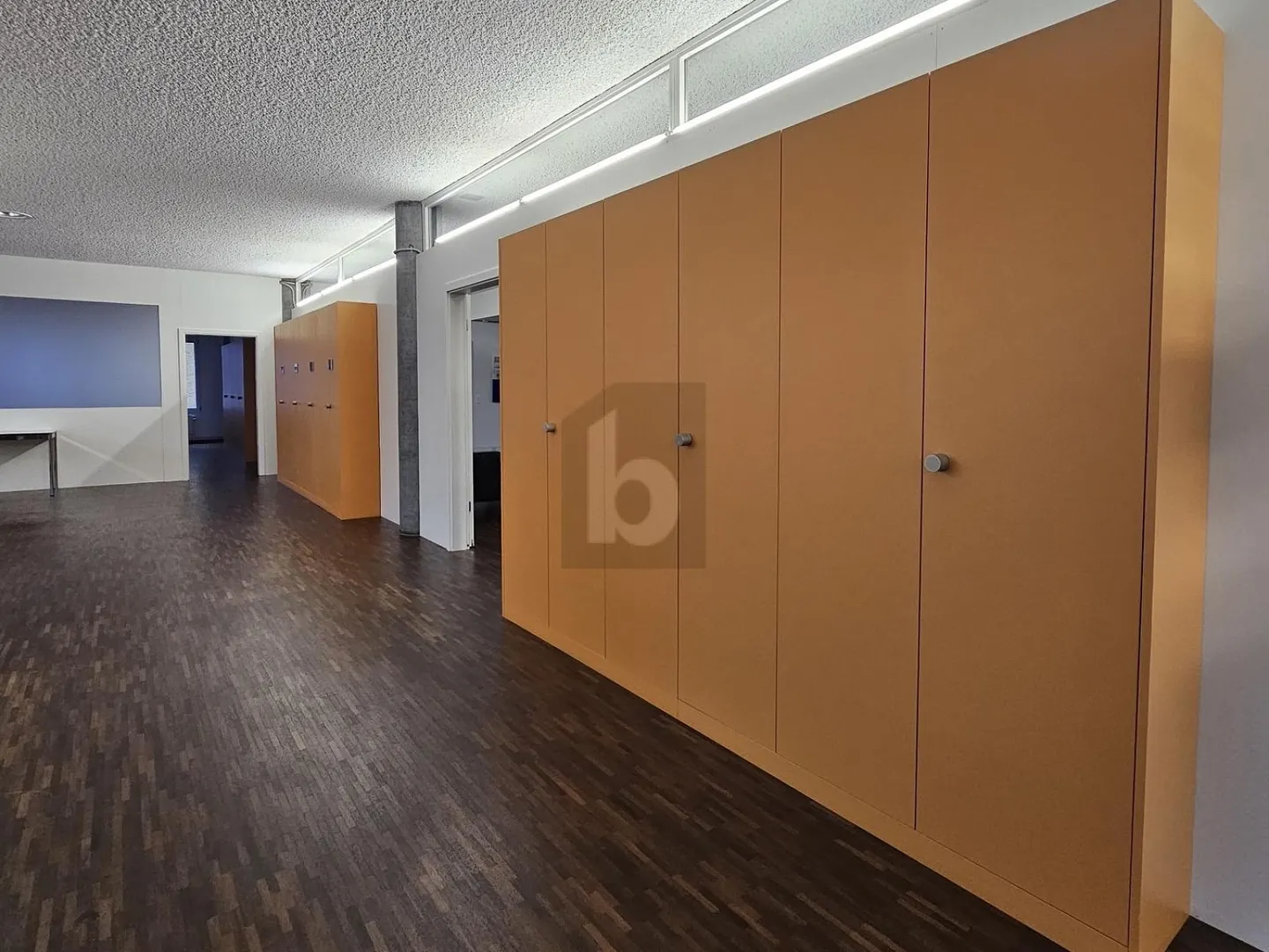 SPAZIO DI LAVORO MODERNO CON TERRAZZA - Foto 4 di 6