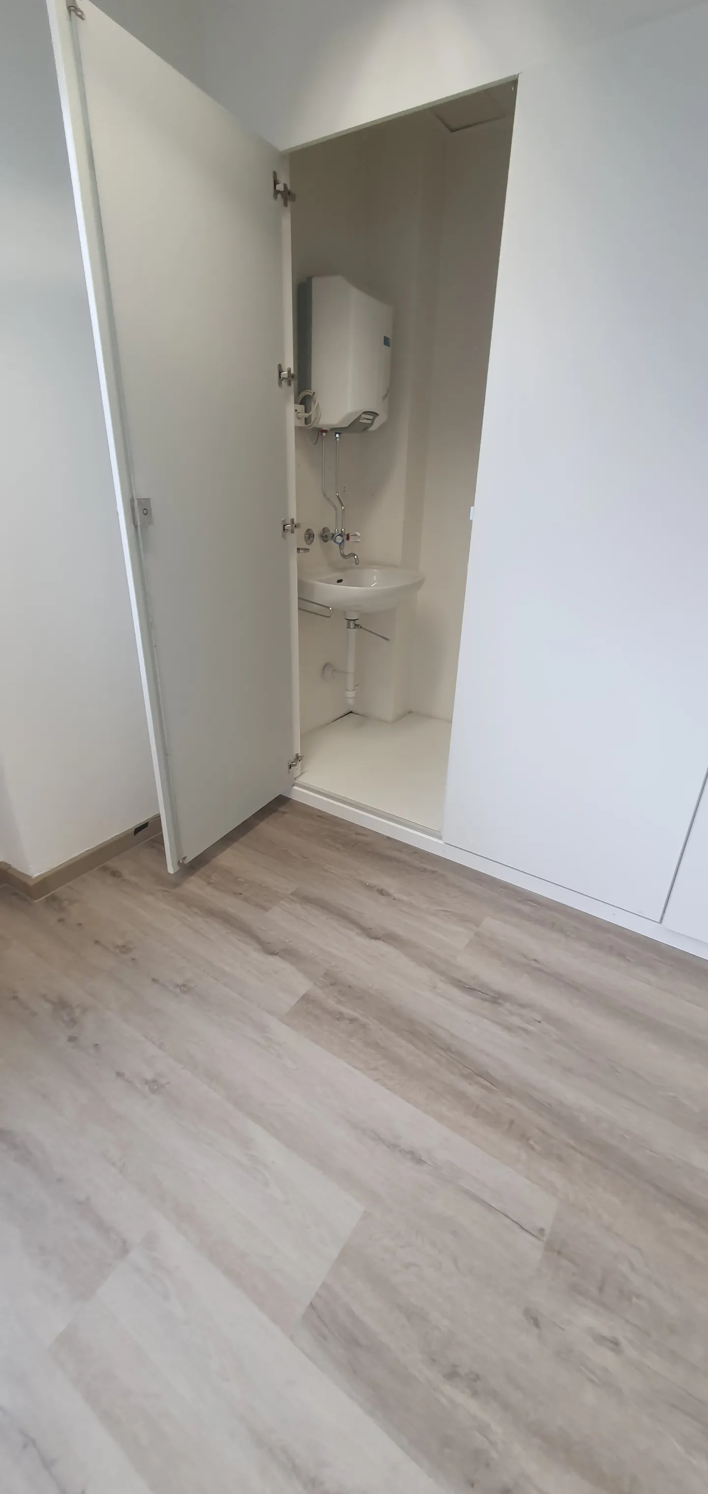 Bright Office Space in Wetzikon - Photo 1 of 6