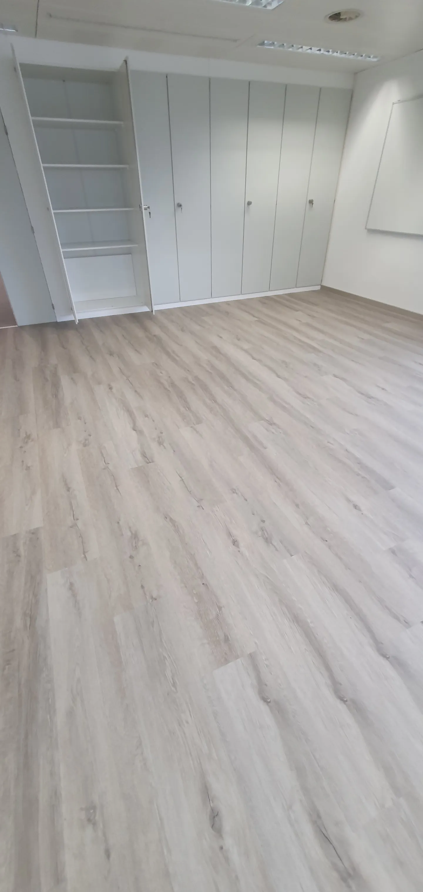 Bright Office Space in Wetzikon - Photo 2 of 6