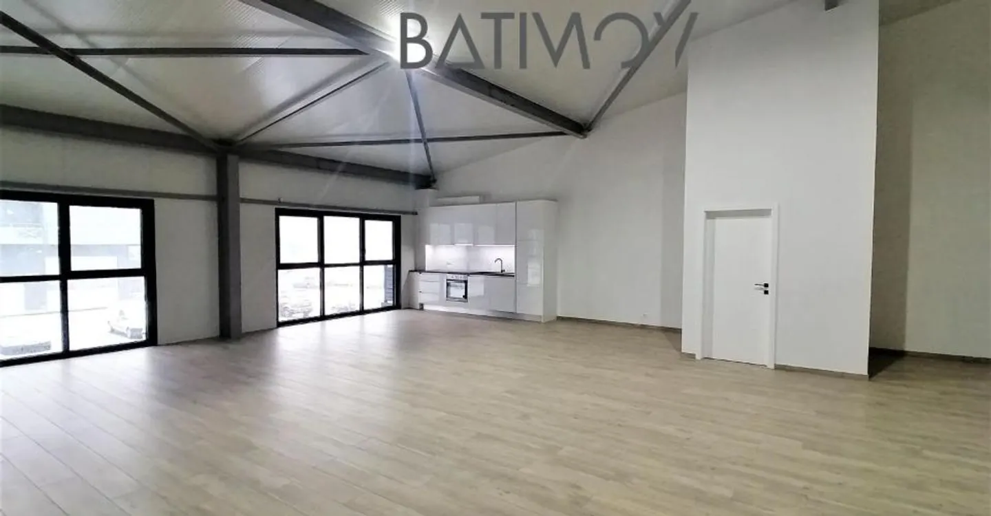 Office with an area of 360 m2 - Photo 1 of 5