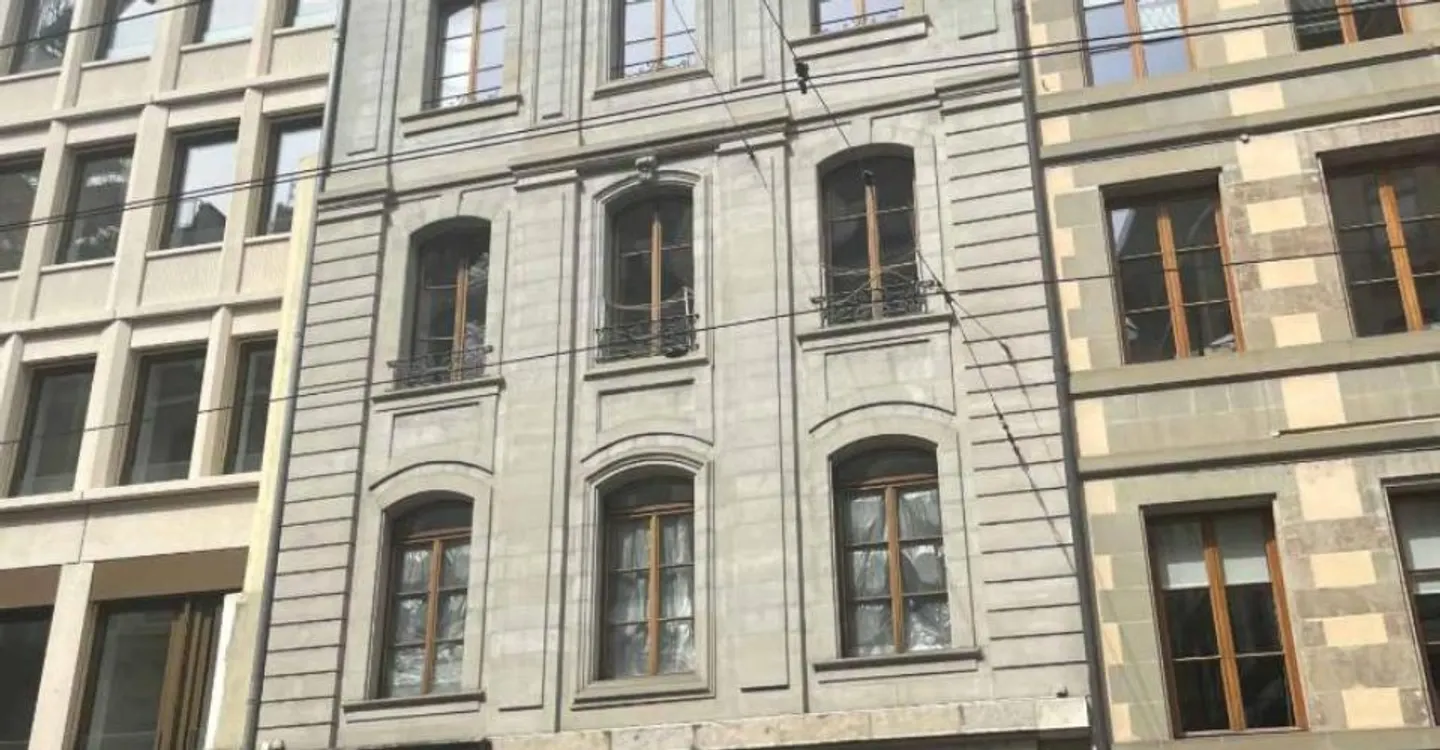 EXCEPTIONAL OFFICES OF 177 M² - RUE DE LA CROIX-D'OR - Photo 11 of 12