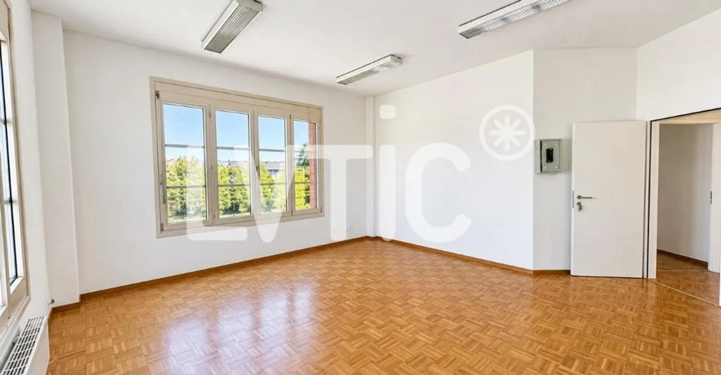 Offices of 180 m2 for rent in Mont-sur-Lausanne - Photo 3 of 12