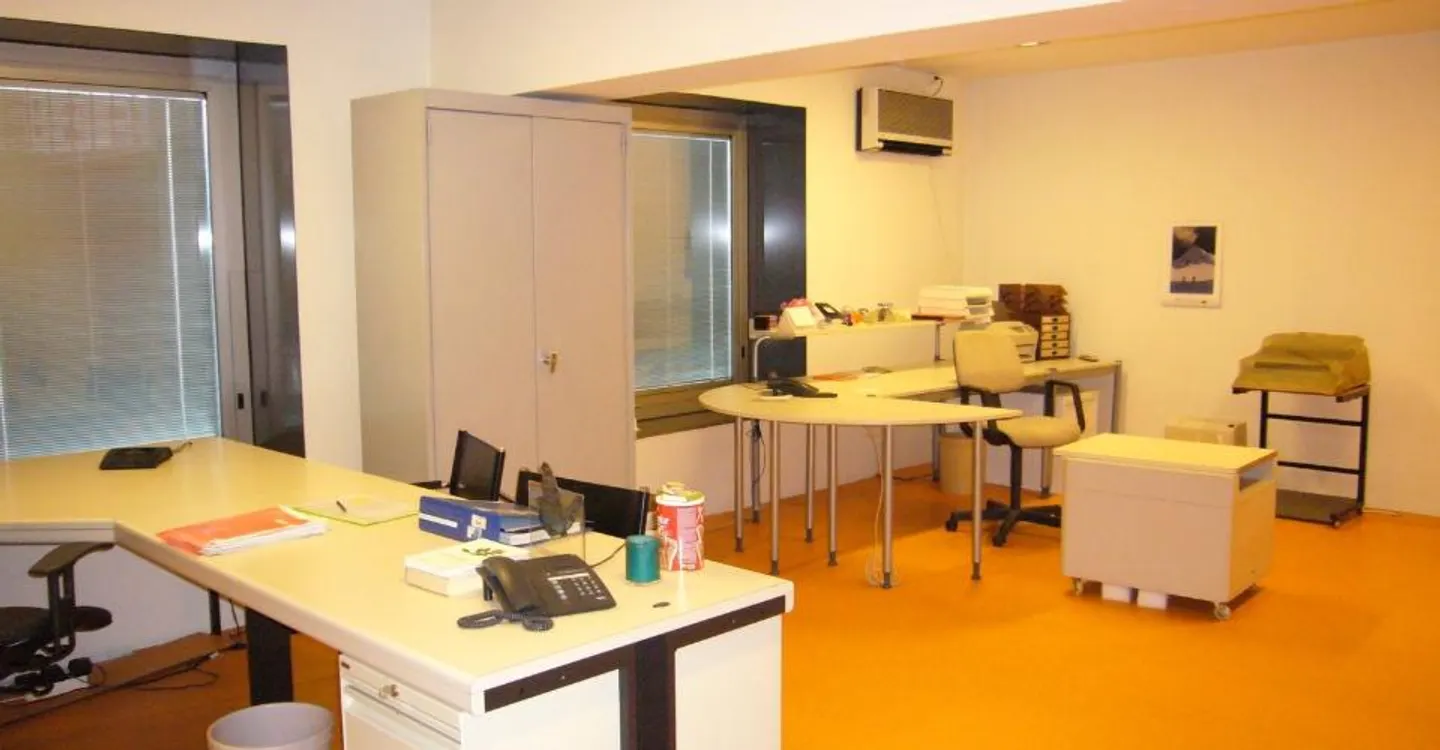 Beautiful commercial or administrative space with windows of approx. 253.2 m² - Photo 5 of 11