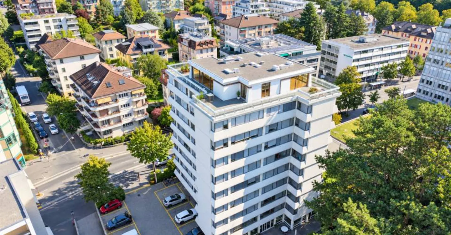 Cour 61 - 600 m² - An address - Photo 2 of 3