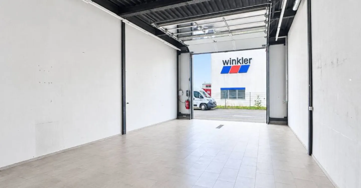 INDUSTRIE - SHOWROOM - EBENE - Foto 2 von 4