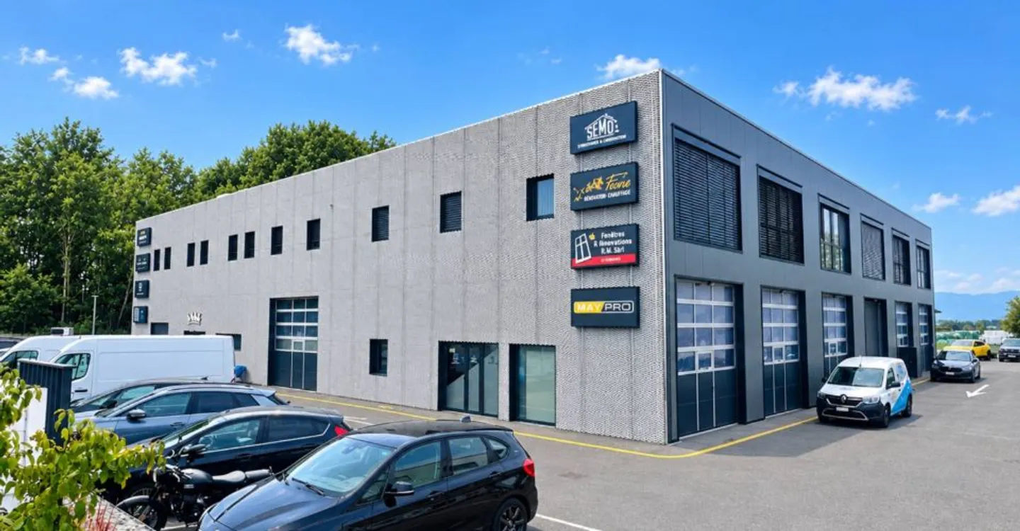 INDUSTRIE - SHOWROOM - EBENE - Foto 1 von 4