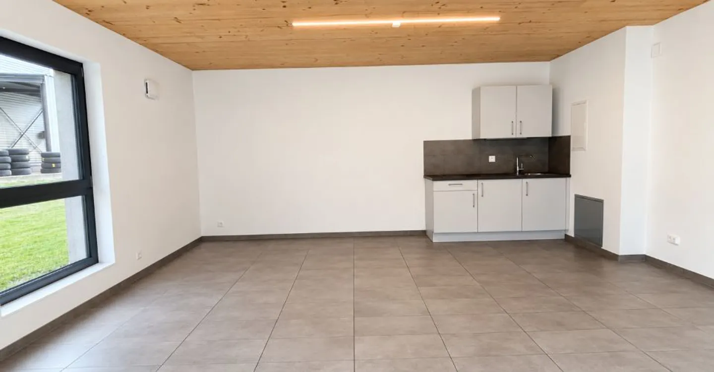 Commercial space - Photo 1 of 7