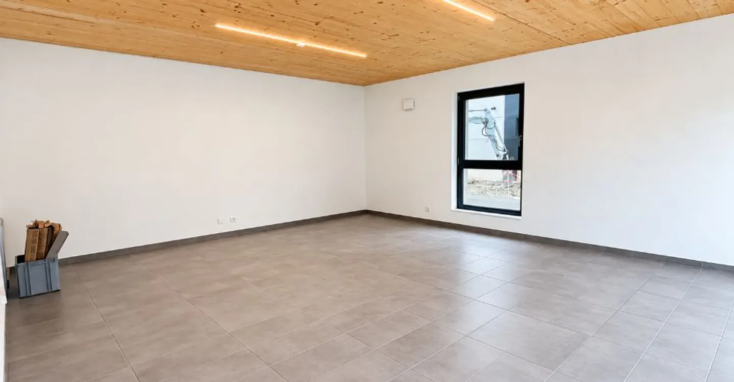 Commercial space - Photo 3 of 7