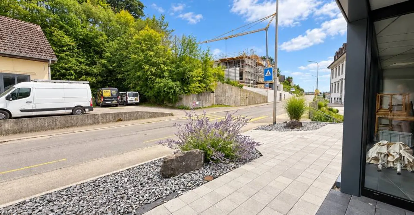 Commercial premises of 221.5 m² for rent - strategic location in Porrentruy - Photo 11 of 13