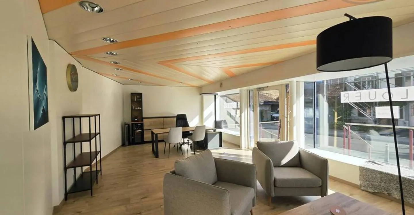 Commercial space of 45 m² with excellent visibility in Bassecourt - Photo 2 of 4