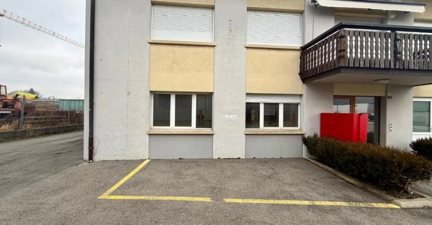 Local polyvalent au rez-de-chaussée - Bureau, dépôt ou activité professionnelle - Photo 3 of 4
