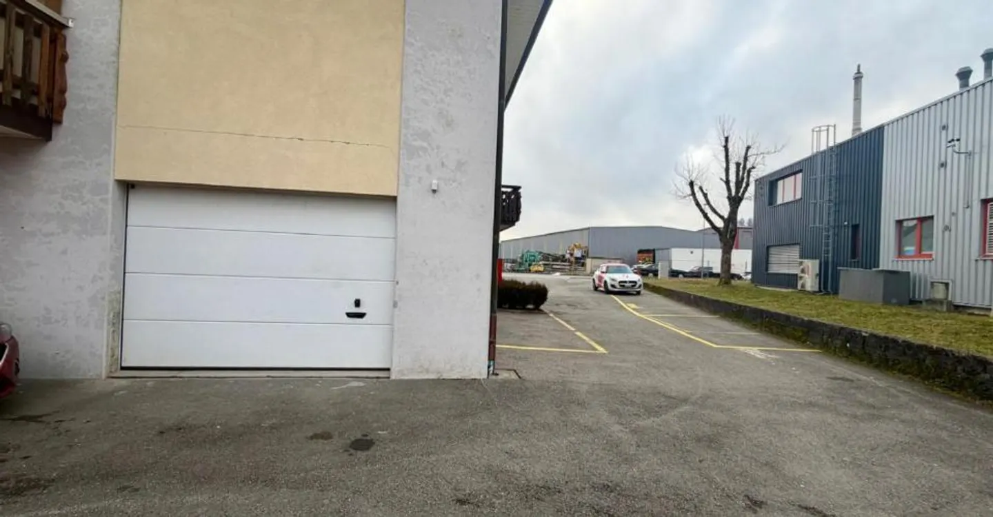 Local polyvalent au rez-de-chaussée - Bureau, dépôt ou activité professionnelle - Photo 2 of 4