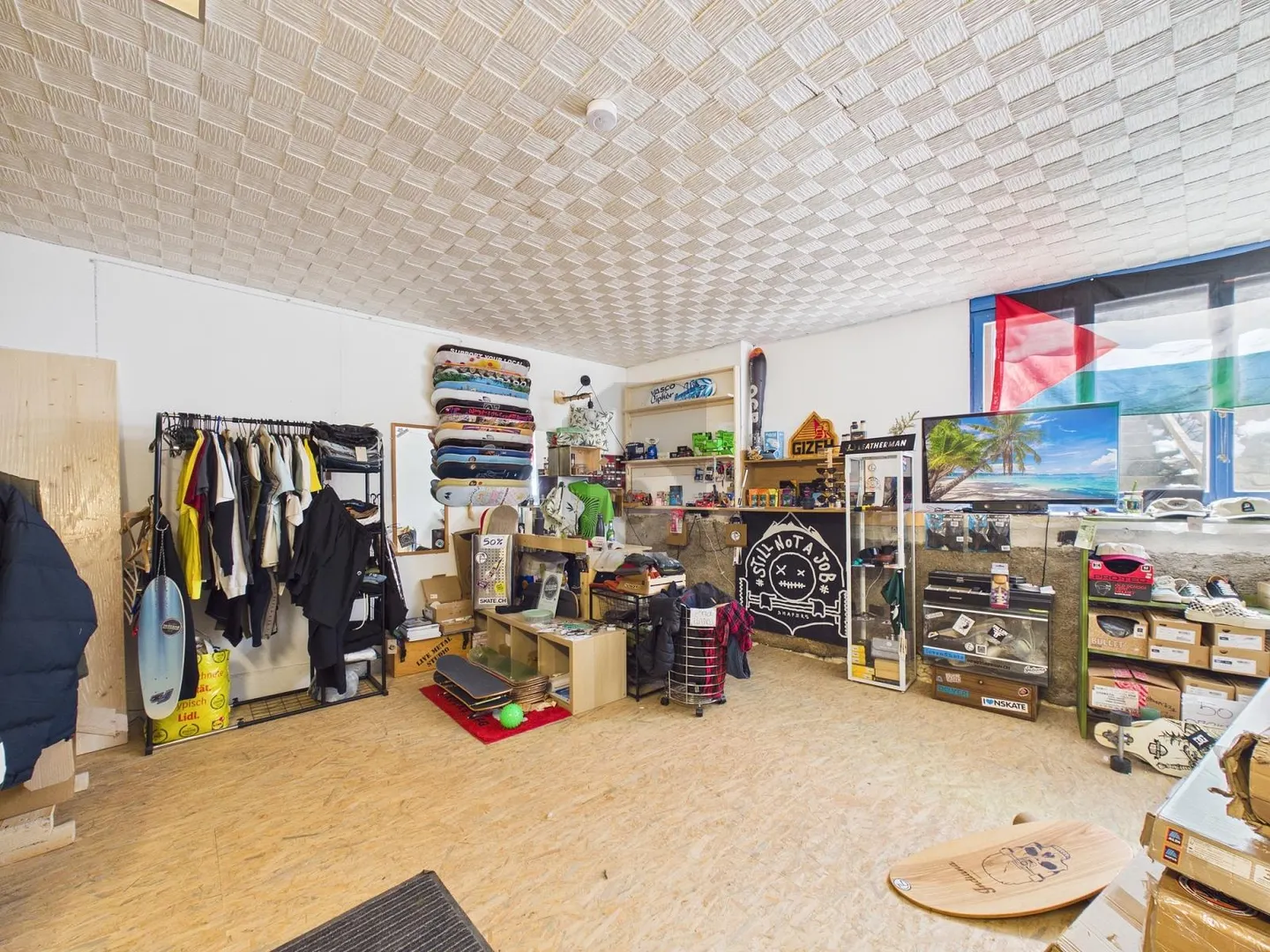 SUNNY STUDIO WITH GOOD ACCESS - Photo 1 of 3