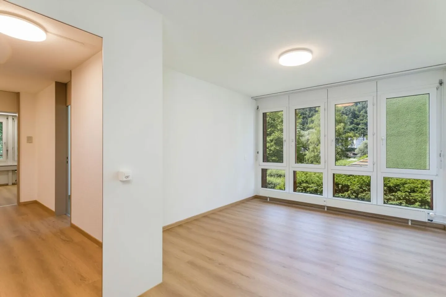 Espace commercial polyvalent dans le charmant quartier de St. Karli - Photo 2 sur 13