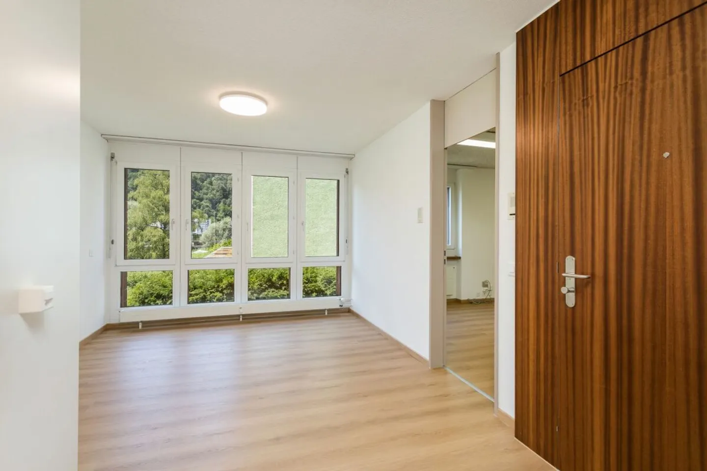 Espace commercial polyvalent dans le charmant quartier de St. Karli - Photo 3 sur 13
