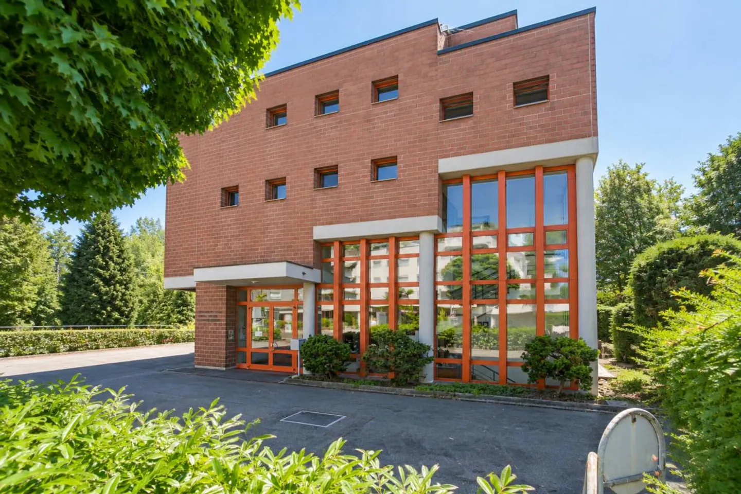 Espace commercial polyvalent dans le charmant quartier de St. Karli - Photo 1 sur 13