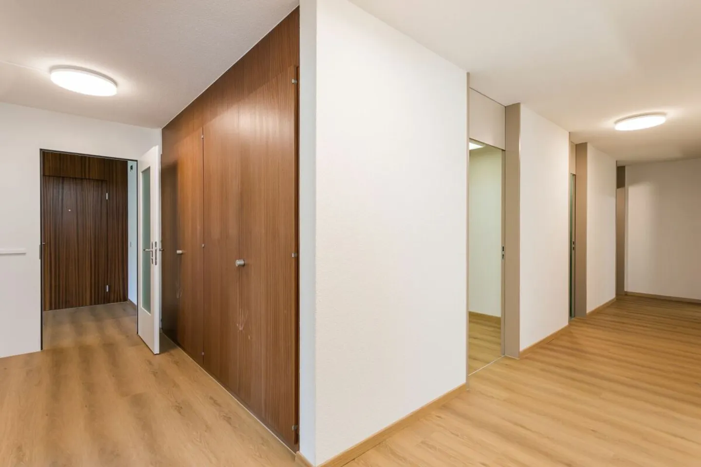 Espace commercial polyvalent dans le charmant quartier de St. Karli - Photo 8 sur 13