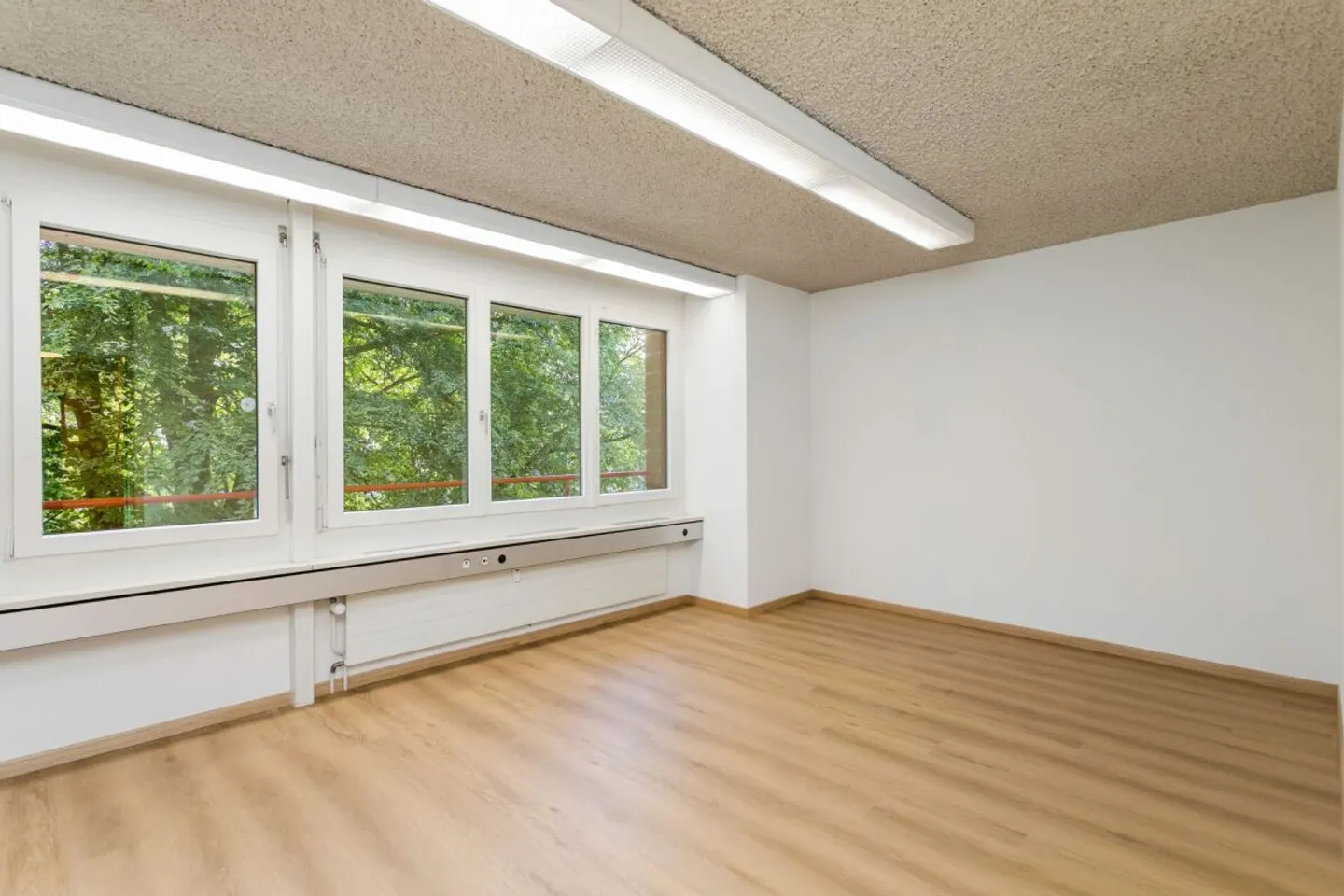Espace commercial polyvalent dans le charmant quartier de St. Karli - Photo 9 sur 13