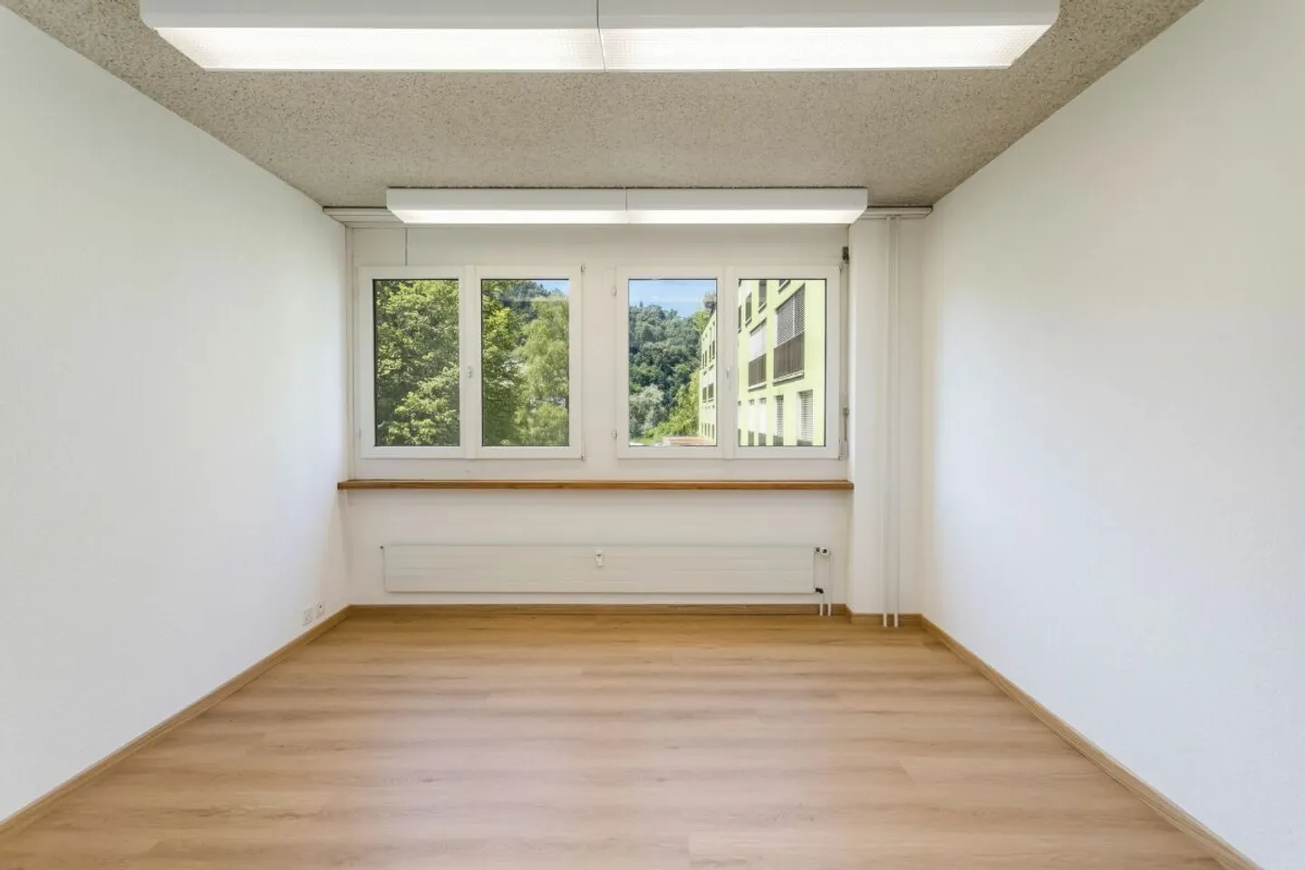 Espace commercial polyvalent dans le charmant quartier de St. Karli - Photo 7 sur 13