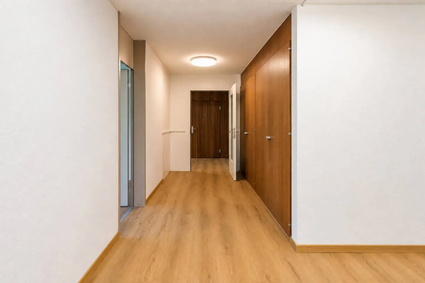 Espace commercial polyvalent dans le charmant quartier de St. Karli - Photo 4 sur 13