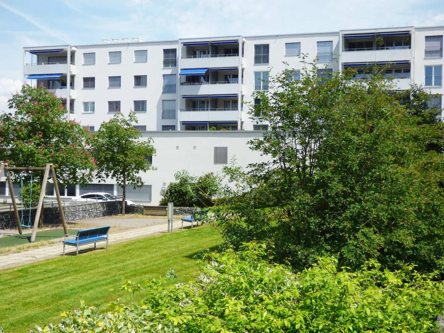 Office or Retail Space in the Heart of Pfäffikon SZ - Photo 1 of 10