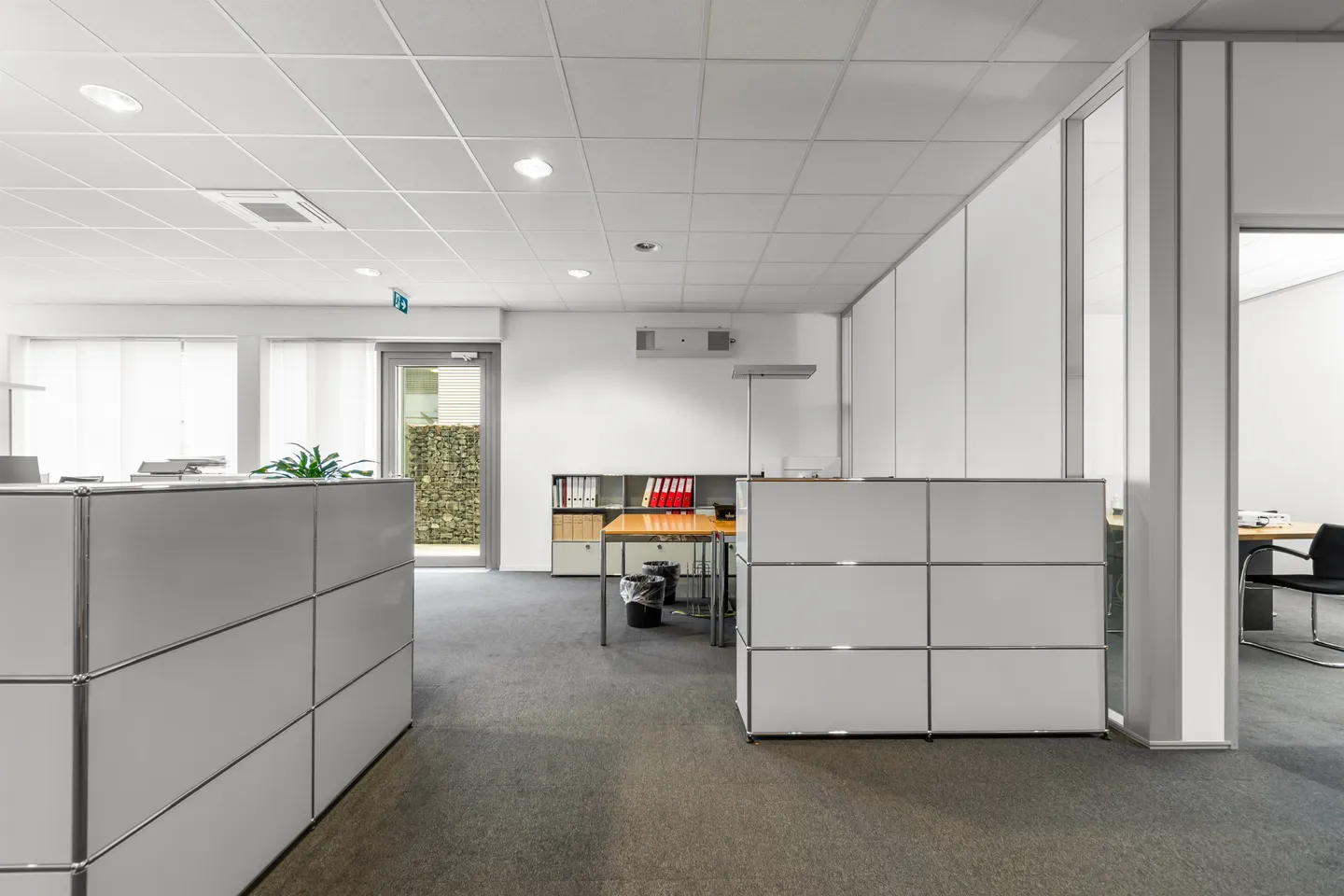Office or Retail Space in the Heart of Pfäffikon SZ - Photo 4 of 10