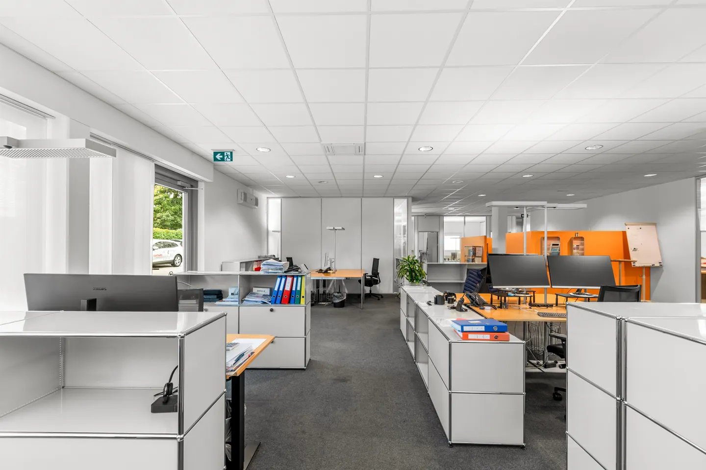 Office or Retail Space in the Heart of Pfäffikon SZ - Photo 5 of 10