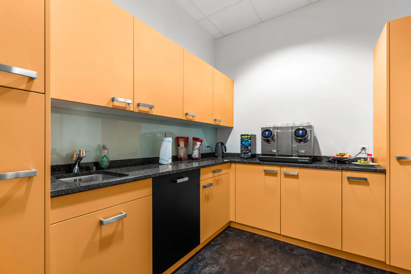 Office or Retail Space in the Heart of Pfäffikon SZ - Photo 7 of 10
