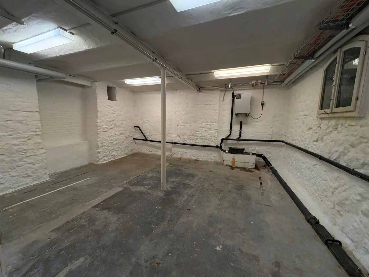 Storage room near Basel SBB train station - Photo 2 of 3
