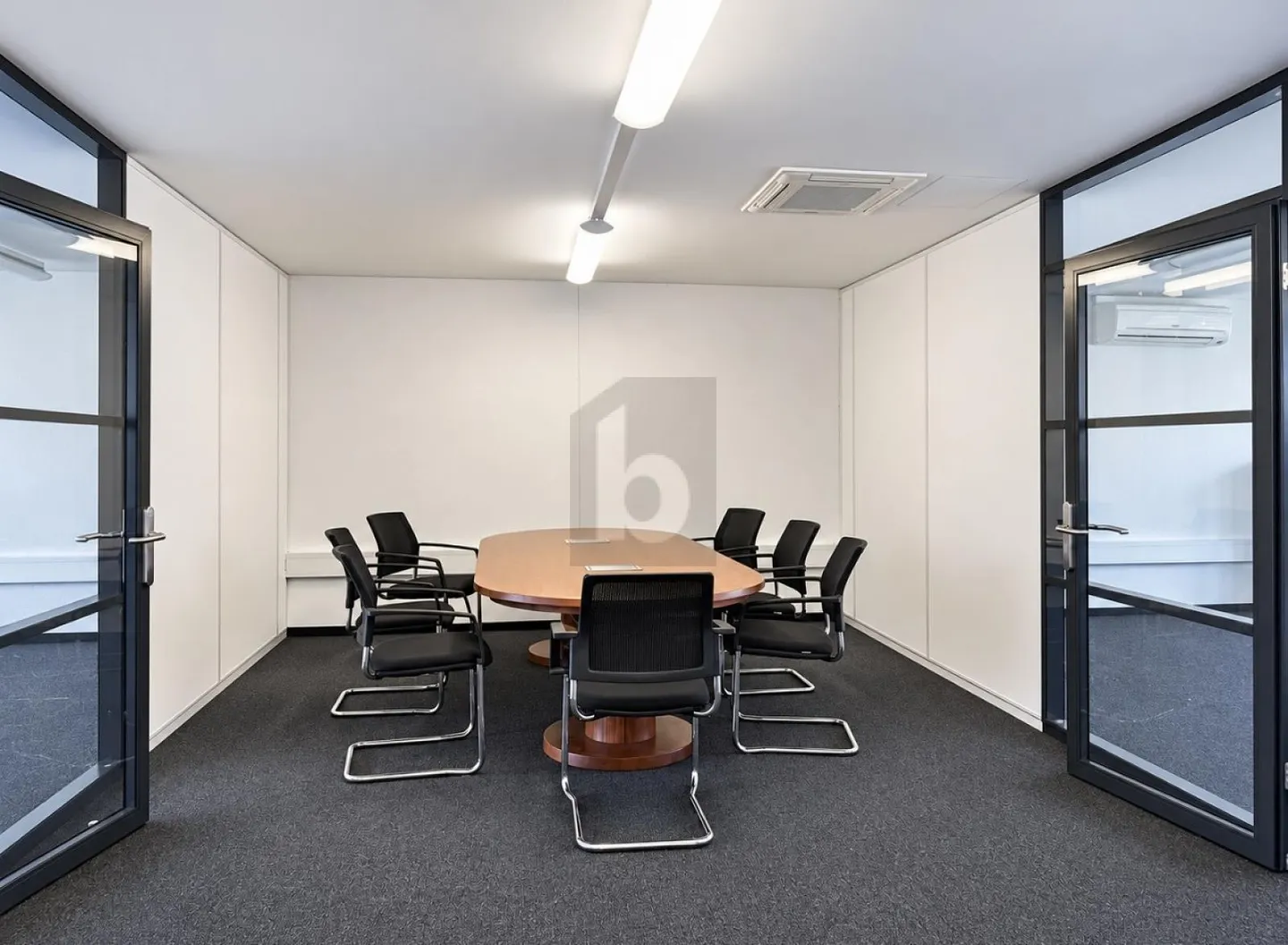 MODERN WORKING IN A PRIME LOCATION - Photo 4 of 5