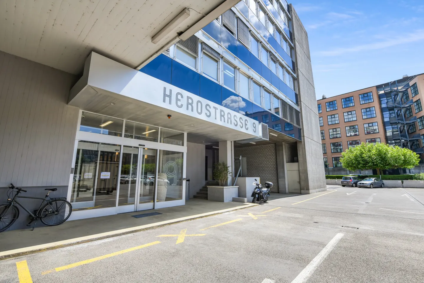 Helle und grosszügige Gewerbe-/Bürofläche an zentraler Lage - Photo 2 sur 7