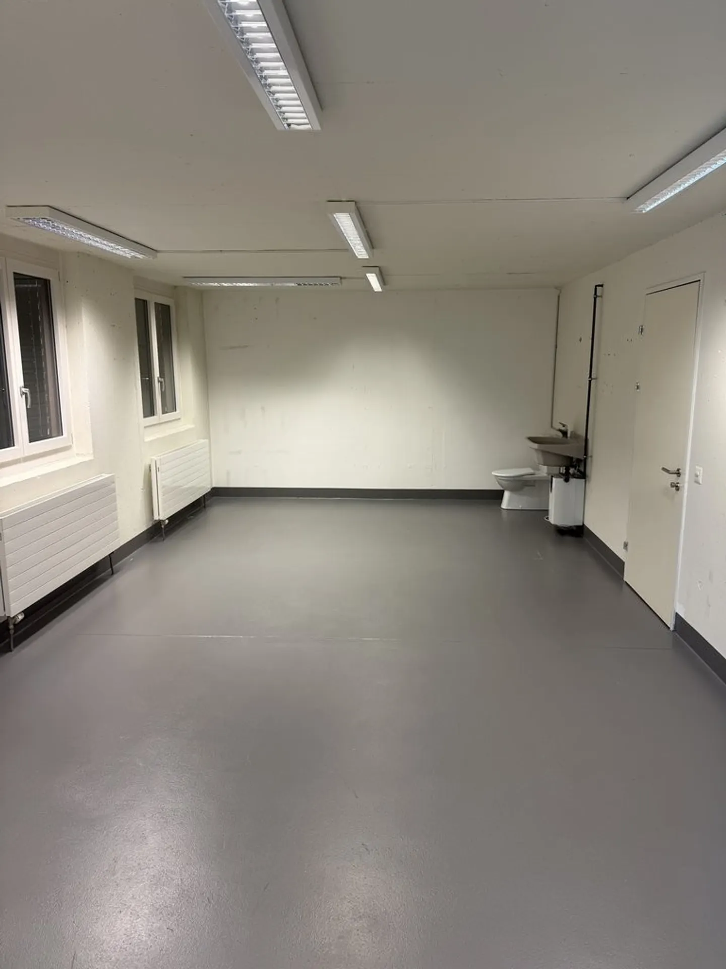 Espace Commercial Polyvalent - Photo 2 sur 4