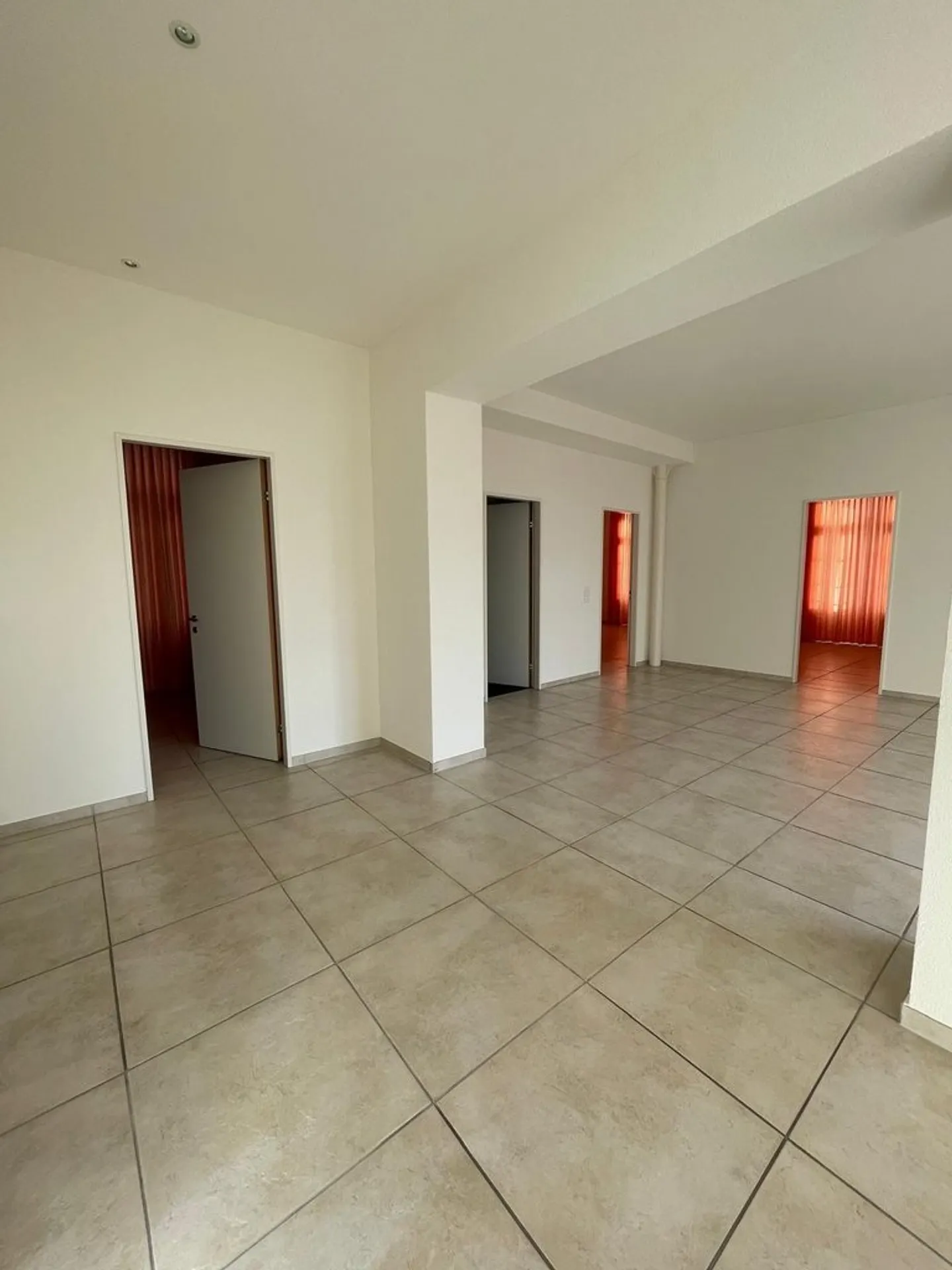 Appartamento 4.5 stanze appena ristrutturato in affitto - Foto 5 di 7