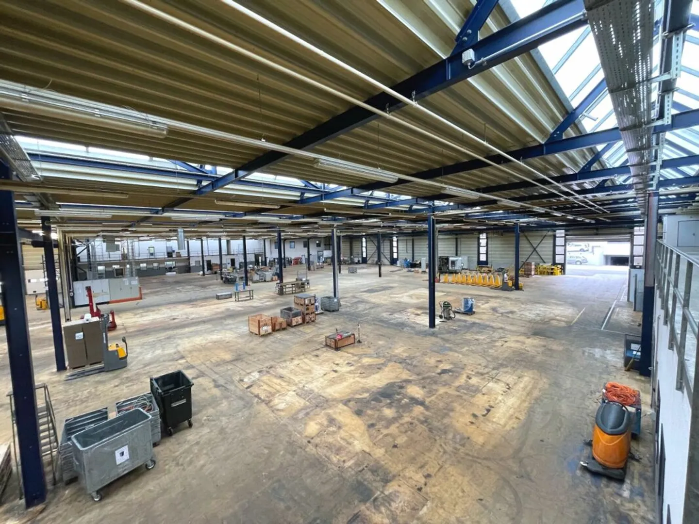 Spazio commerciale e di stoccaggio! La tua nuova sede aziendale! - Foto 3 di 13
